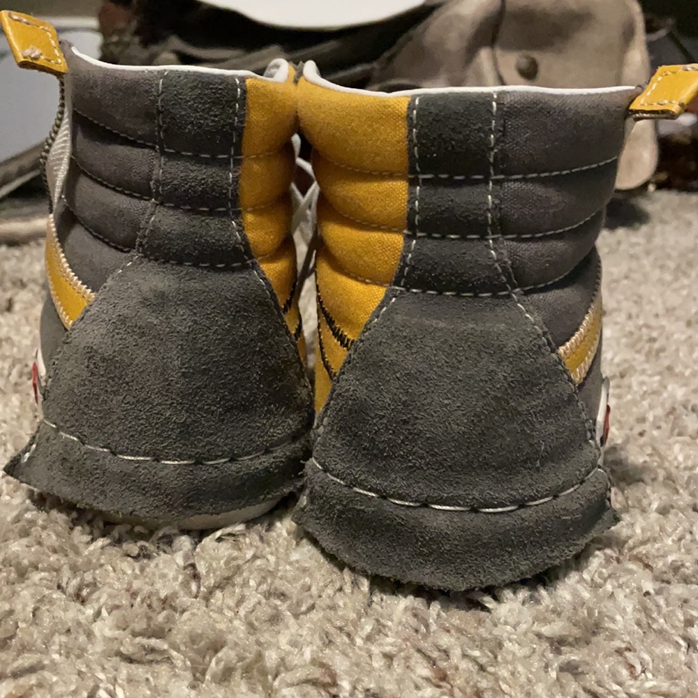 Vans - Picture 2 of 5